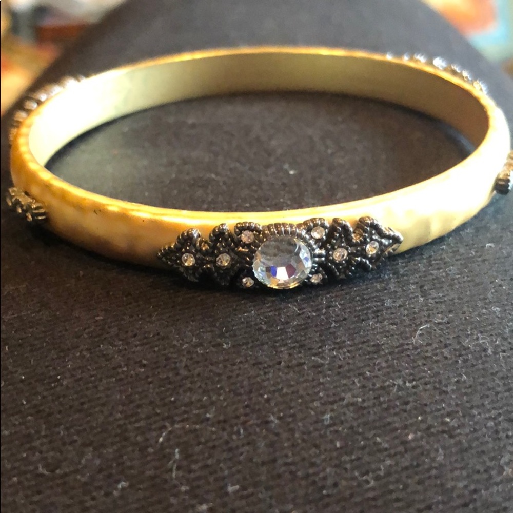 Bangle bracelet